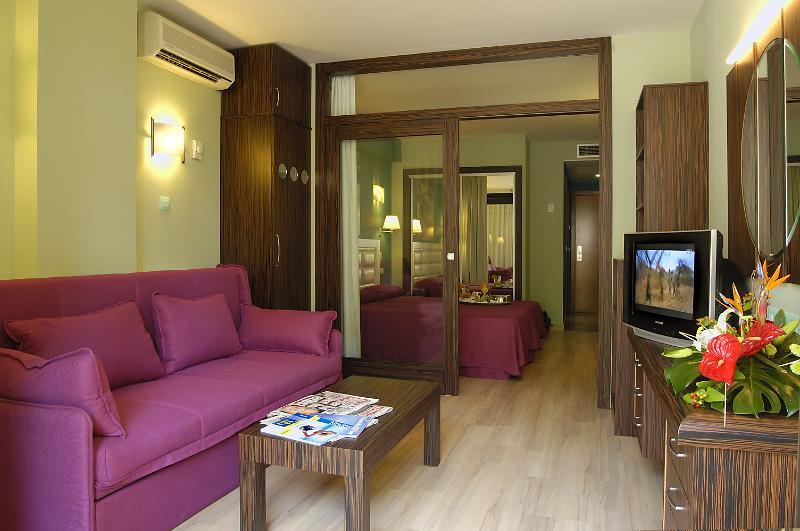 Evenia Olympic Suites Λορέτ Ντε Μαρ Εξωτερικό φωτογραφία